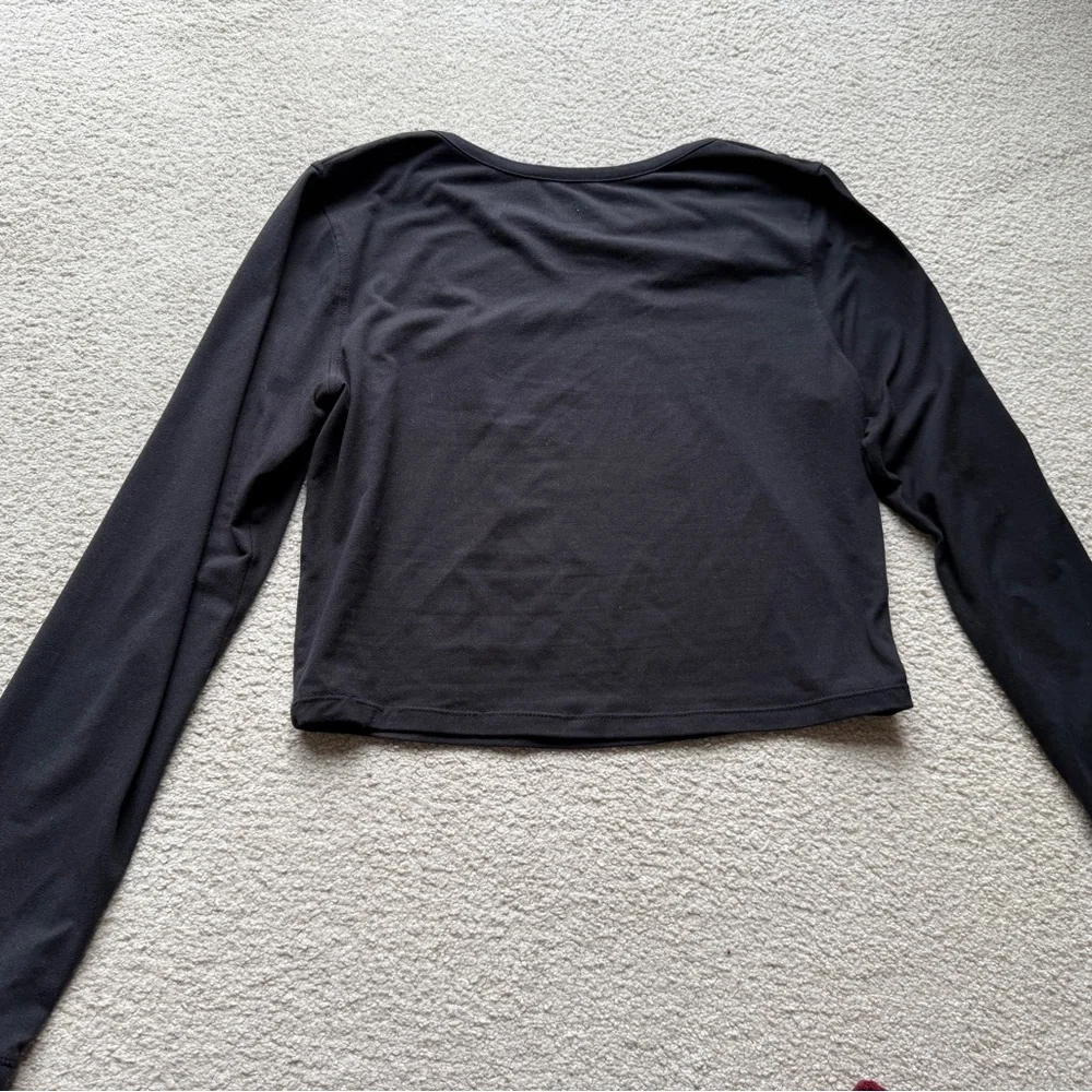 Move Theology Black Long Sleeve Cropped Top Workout Women’s Medium Tee Shirt Cut - Picture 5 of 6